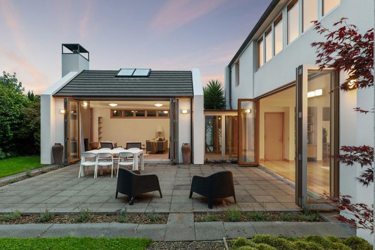 Photo of property in 17 Makora Street, Fendalton, Christchurch, 8041