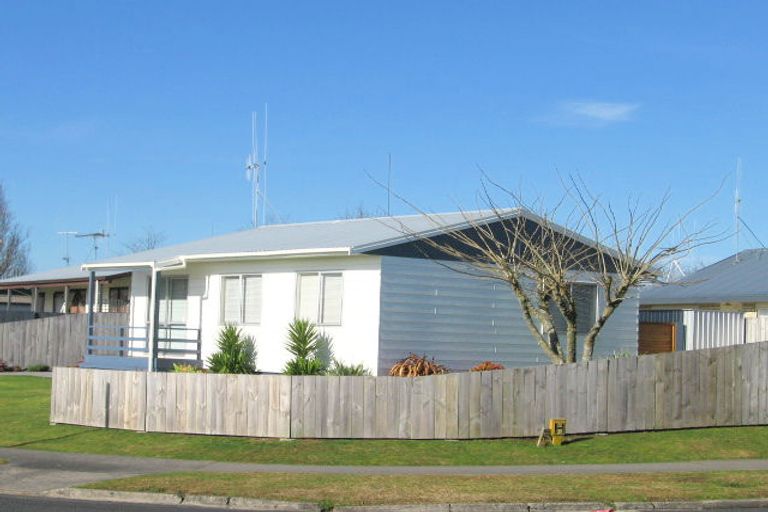 Photo of property in 25 Lloyd Drive, Nawton, Hamilton, 3200