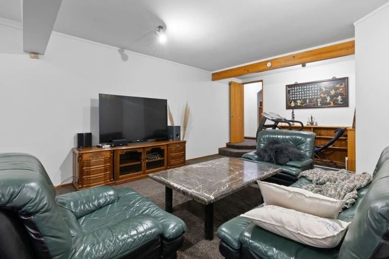 Photo of property in 37 Santa Monica Place, Goodwood Heights, Auckland, 2105