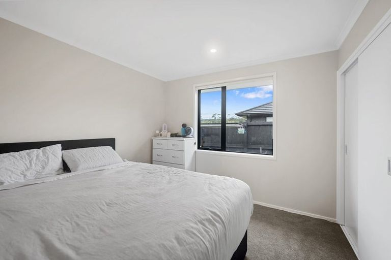 Photo of property in 12 Porokaiwhiri Avenue, Helensville, 0800