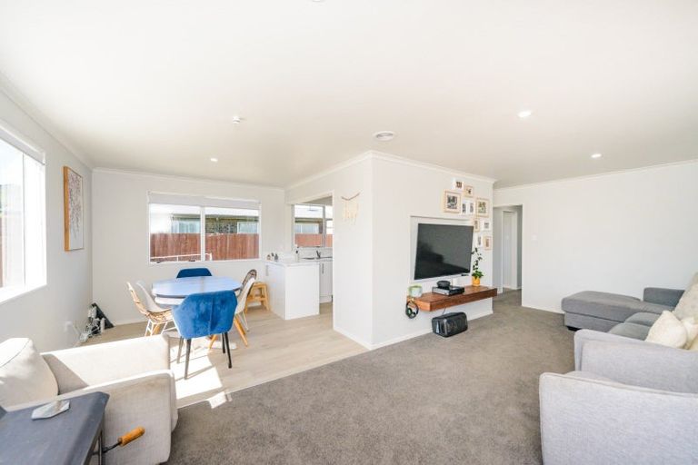 Photo of property in 40 Acacia Street, Kelvin Grove, Palmerston North, 4414