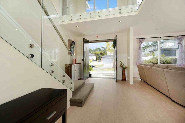 Photo of property in 39 Harrowglen Drive, Northcross, Auckland, 0632