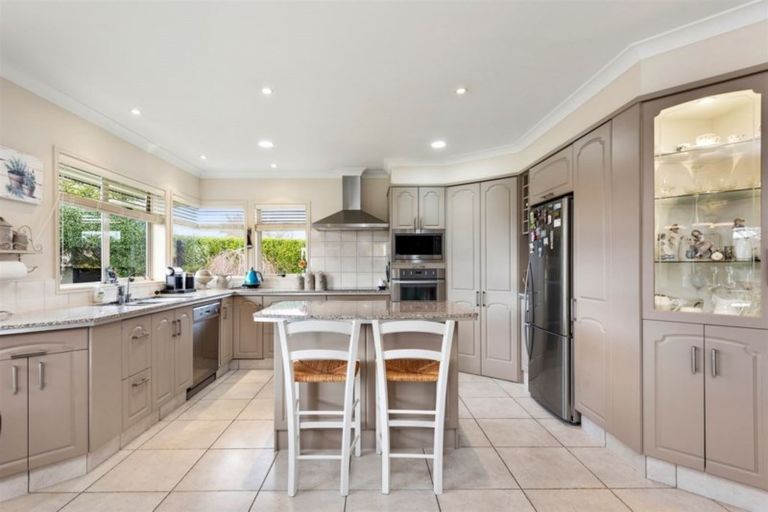 Photo of property in 2 Redhaven Place, Bethlehem, Tauranga, 3110