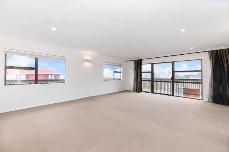 Photo of property in 9 White Heron Drive, Massey, Auckland, 0614