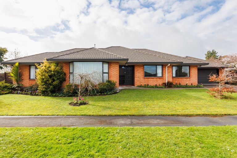 Photo of property in 1 Alpine Grove, Kelvin Grove, Palmerston North, 4414