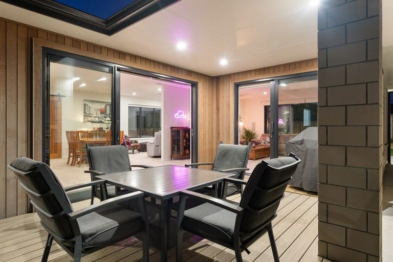 Photo of property in 5 Datum Way, Paraparaumu, 5032