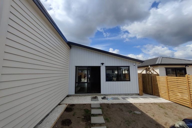 Photo of property in 1 Tributary Parade, Karaka, Papakura, 2113