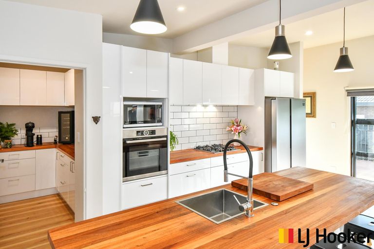 Photo of property in 16 Puriri Road, Pukekohe, 2120