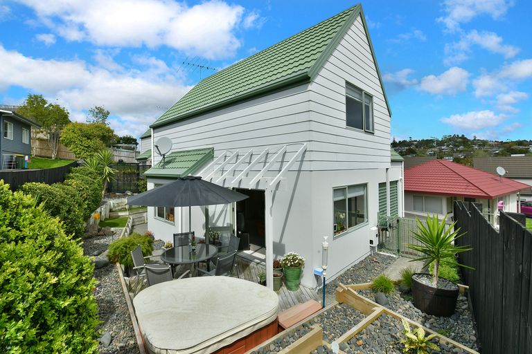Photo of property in 1/126 Brian Crescent, Stanmore Bay, Whangaparaoa, 0932