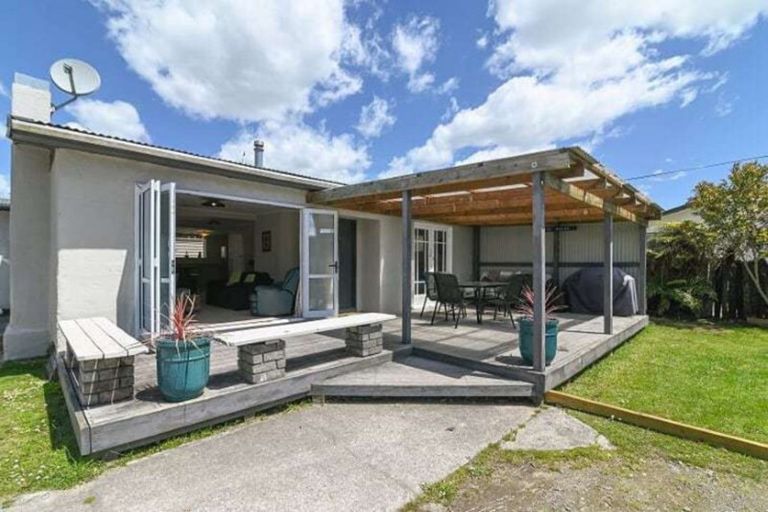 Photo of property in 26 Willow Avenue, Hannahs Bay, Rotorua, 3010