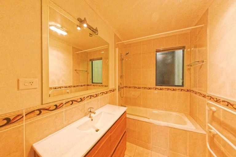 Photo of property in 106 George Deane Place, Greenhithe, Auckland, 0632