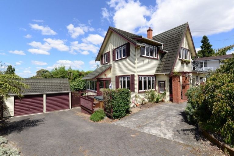 Photo of property in 69 Forest Lake Road, Forest Lake, Hamilton, 3200