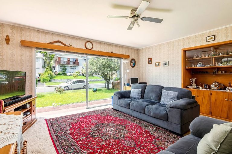 Photo of property in 1/73 Vodanovich Road, Te Atatu South, Auckland, 0610
