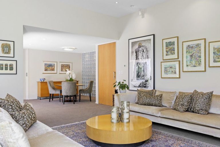 Photo of property in 37 Thornycroft Street, Fendalton, Christchurch, 8052