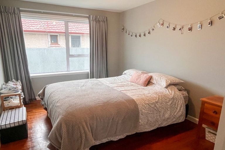 Photo of property in 16 Daniels Road, Redwood, Christchurch, 8051