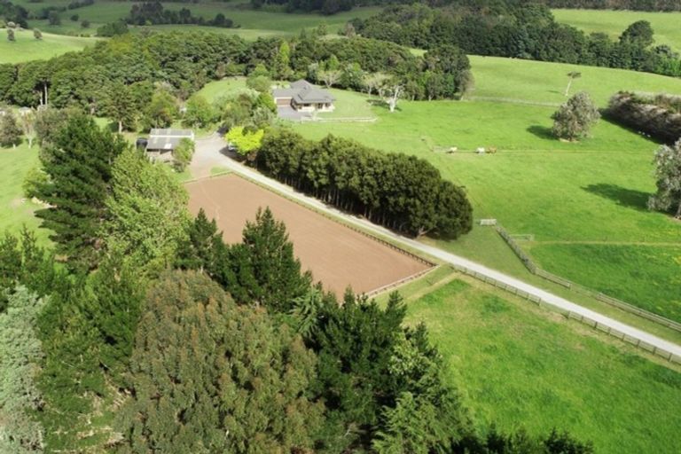 Photo of property in 94 Farmpark Road, Waiuku, 2681