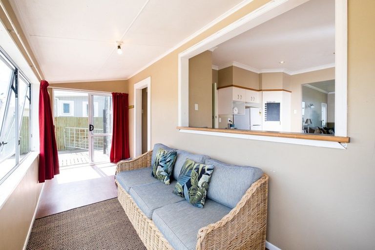 Photo of property in 6 Clifton Road, Haumoana, 4102