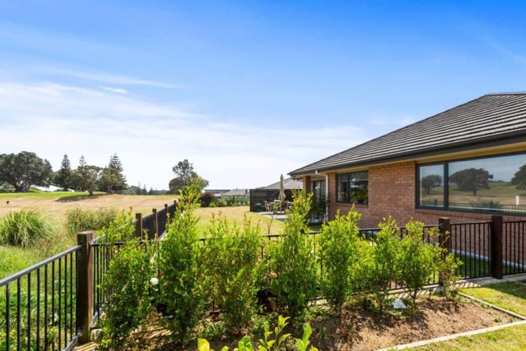 Photo of property in 4 Golf Course Lane, Waiwhakaiho, New Plymouth, 4312