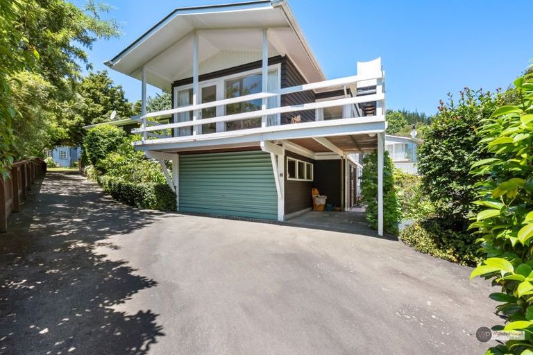 Photo of property in 18 Harewood Grove, Pinehaven, Upper Hutt, 5019