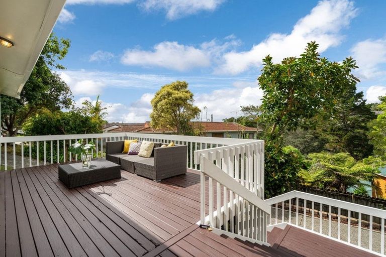 Photo of property in 38 Deverell Place, Northcross, Auckland, 0632