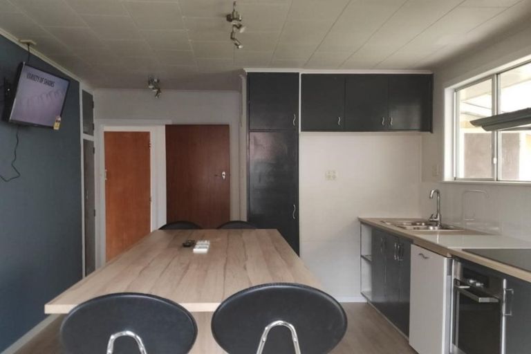 Photo of property in 2 Prestige Place, Maoribank, Upper Hutt, 5018