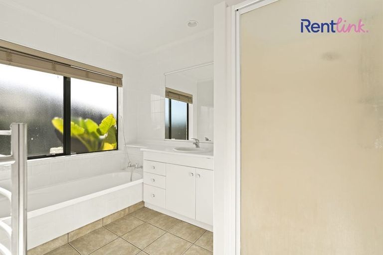 Photo of property in 1 Kochia Avenue, Pyes Pa, Tauranga, 3112