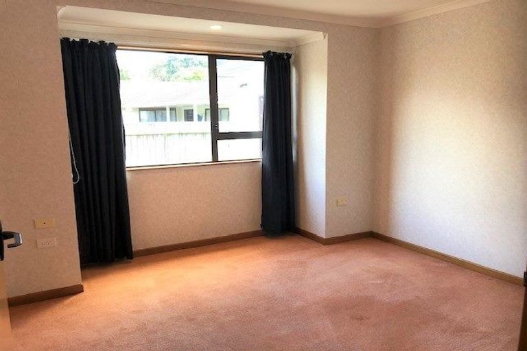 Photo of property in 18 Atarau Grove, Paraparaumu, 5032