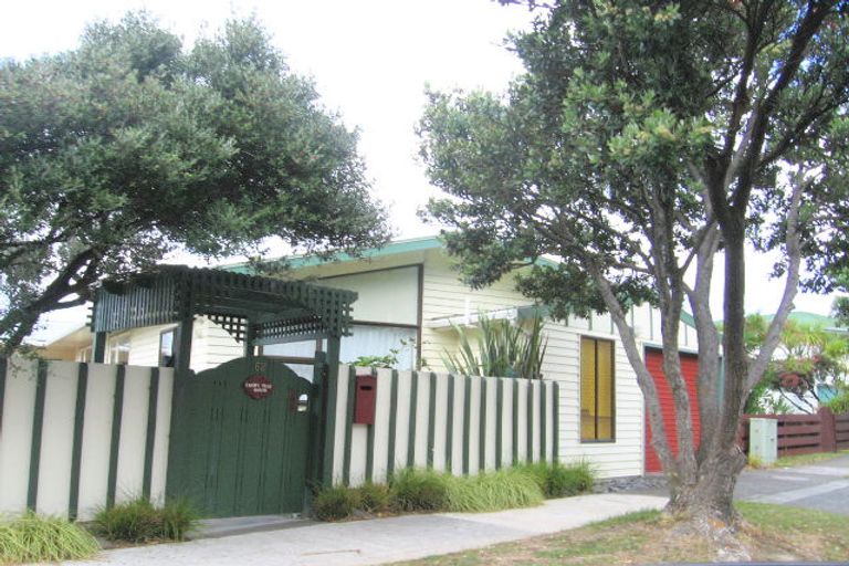 Photo of property in 62 Akaroa Drive, Maupuia, Wellington, 6022