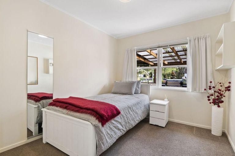 Photo of property in 1/1 Tallington Crescent, Torbay, Auckland, 0630
