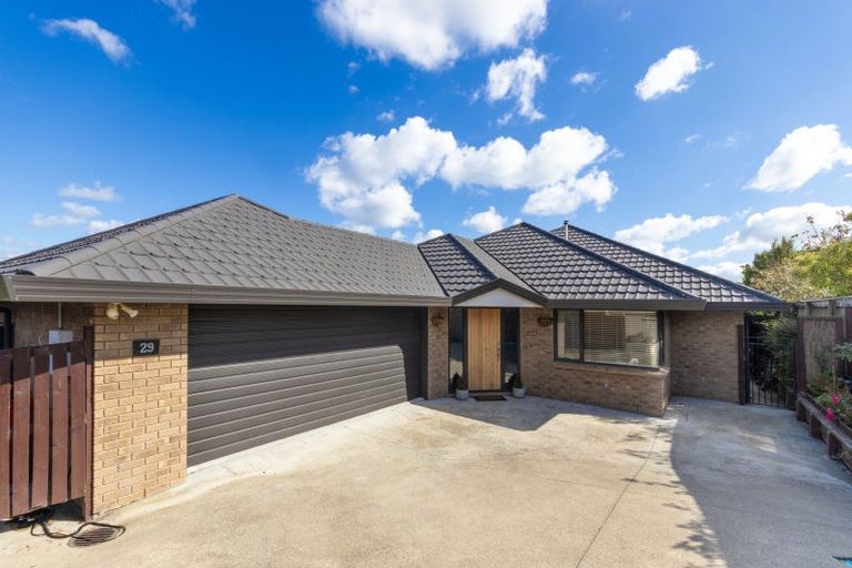 Photo of property in 29 Johnstone Drive, Fitzherbert, Palmerston North, 4410