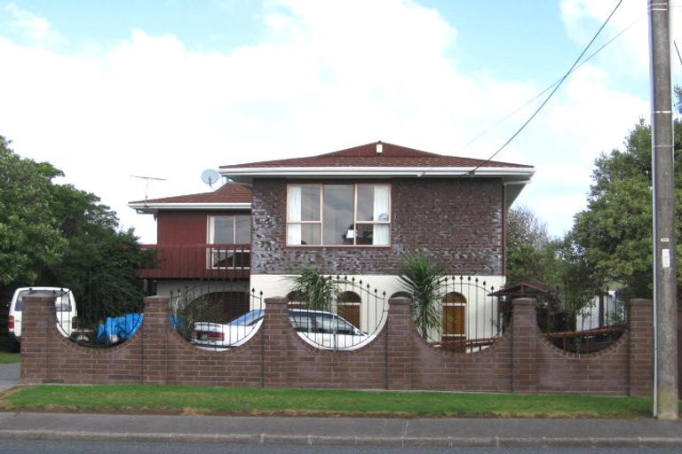 Photo of property in 25 Royal Road, Massey, Auckland, 0614