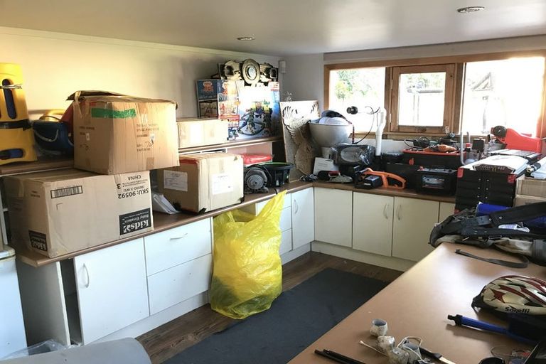 Photo of property in 28 Coles Crescent, Papakura, 2110