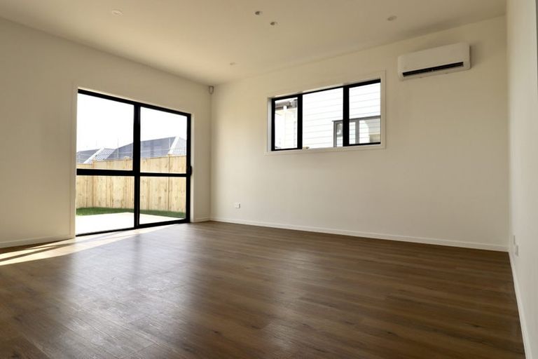 Photo of property in 22 Woven Place, Karaka, Papakura, 2113