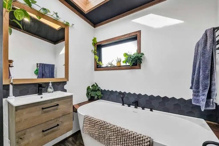 Photo of property in 126 Miranda Street, Stratford, 4332
