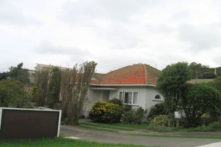 Photo of property in 23a Mexted Terrace, Tawa, Wellington, 5028