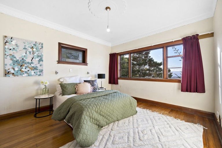 Photo of property in 138 The Ridgeway, Mornington, Wellington, 6021