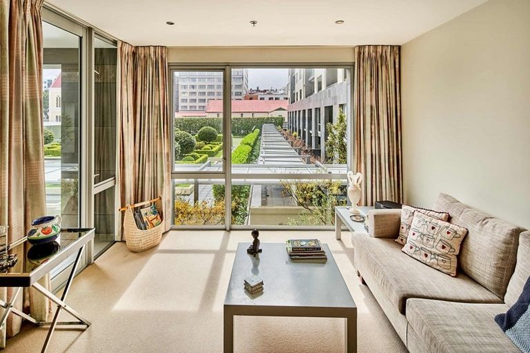 Photo of property in Sanctum Apartment, 10 Ebor Street, Te Aro, Wellington, 6011