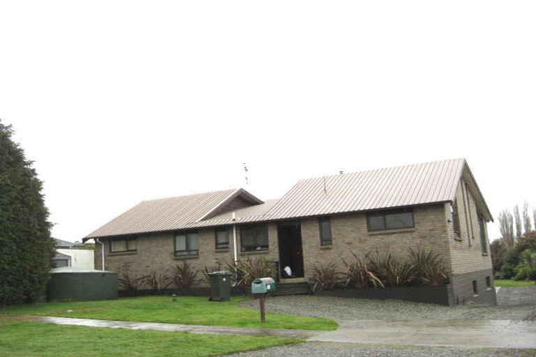 Photo of property in 41 Hunter Street, Edendale, 9825