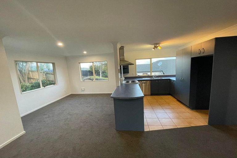 Photo of property in 22 Killygordon Place, Massey, Auckland, 0614