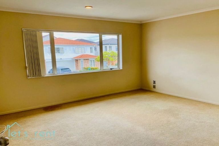 Photo of property in 9 Maypark Crescent, Flat Bush, Auckland, 2016