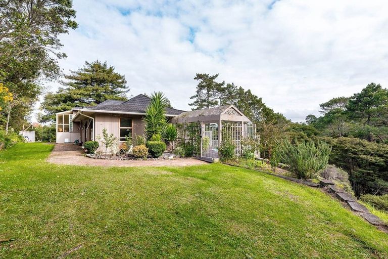 Photo of property in 1028 East Coast Road, Fairview Heights, Auckland, 0630