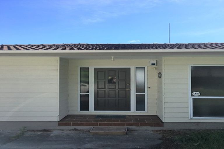 Photo of property in 303 Glenfield Road, Glenfield, Auckland, 0629