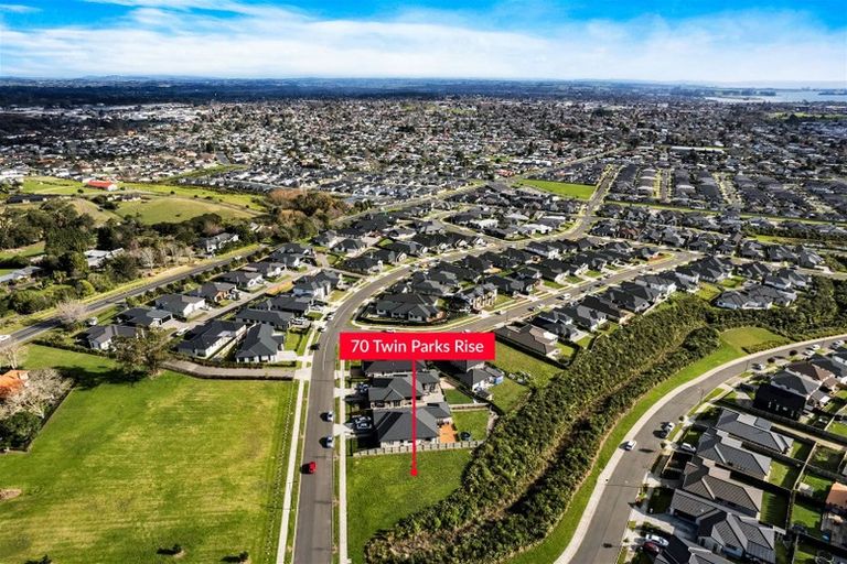 Photo of property in 70 Twin Parks Rise, Papakura, 2110