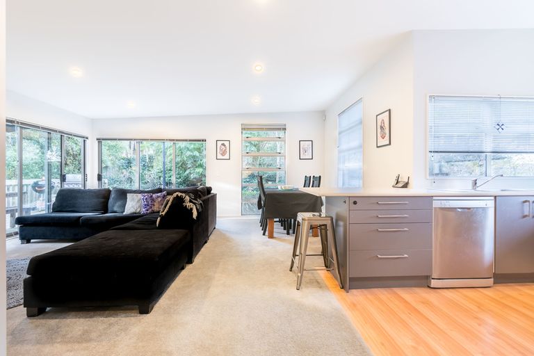 Photo of property in 144g Glengarry Road, Glen Eden, Auckland, 0602