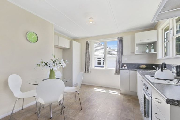 Photo of property in 196 Waddington Drive, Naenae, Lower Hutt, 5011