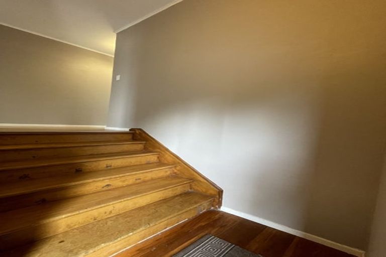 Photo of property in 117 Forrest Hill Road, Forrest Hill, Auckland, 0620