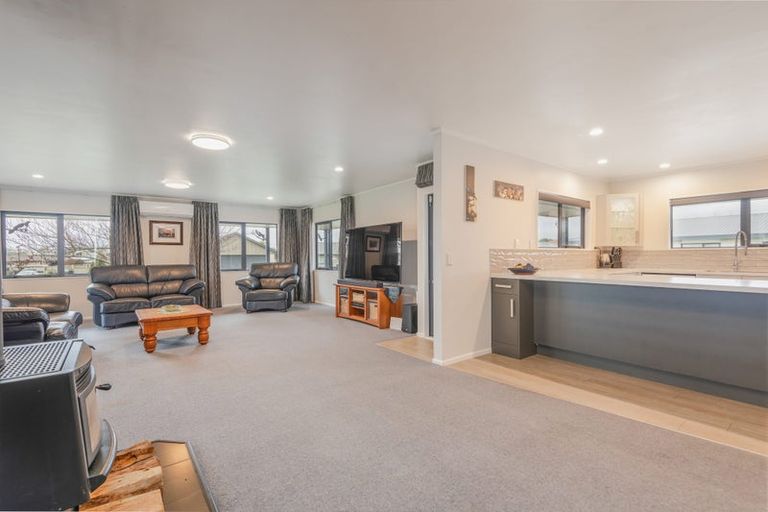 Photo of property in 77 Rhodes Drive, Kelvin Grove, Palmerston North, 4414