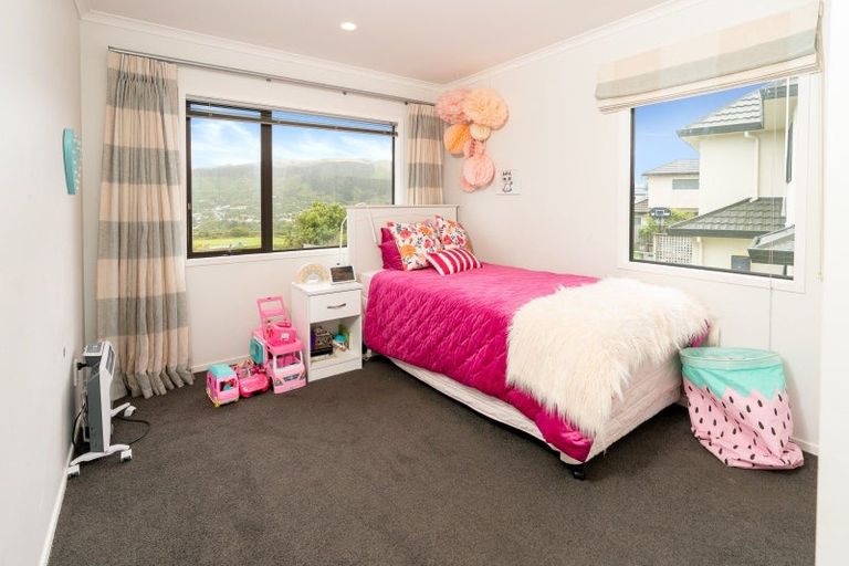 Photo of property in 150 Woodman Drive, Tawa, Wellington, 5028