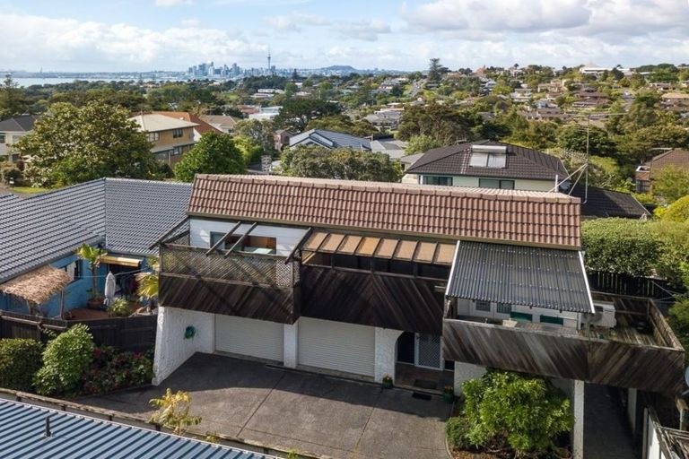 Photo of property in 2/47 James Evans Drive, Northcote, Auckland, 0627