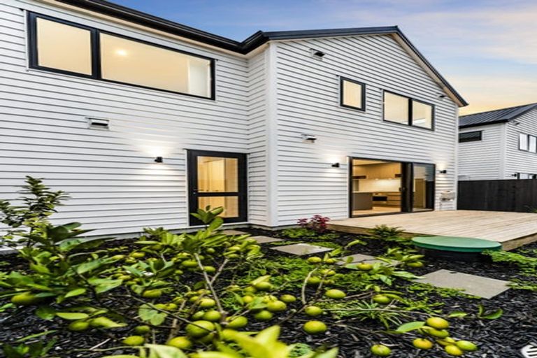 Photo of property in 10 Babos Avenue, Kumeu, 0810